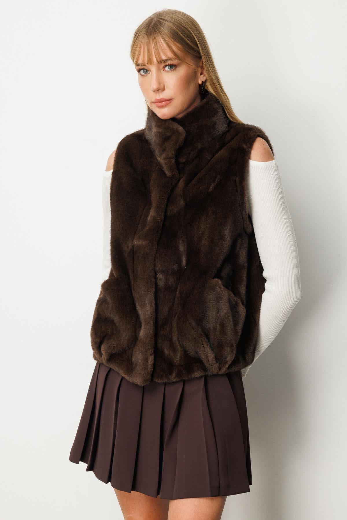 Torba Cepli Ön Çıtçıtlı Peluş Yelek