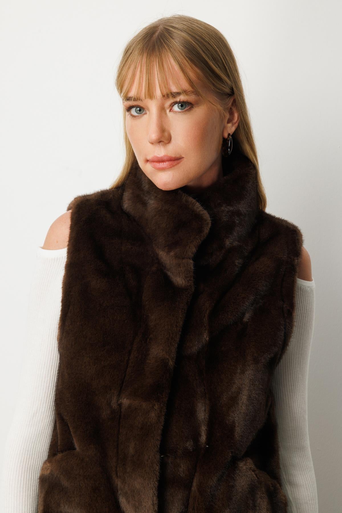 Torba Cepli Ön Çıtçıtlı Peluş Yelek