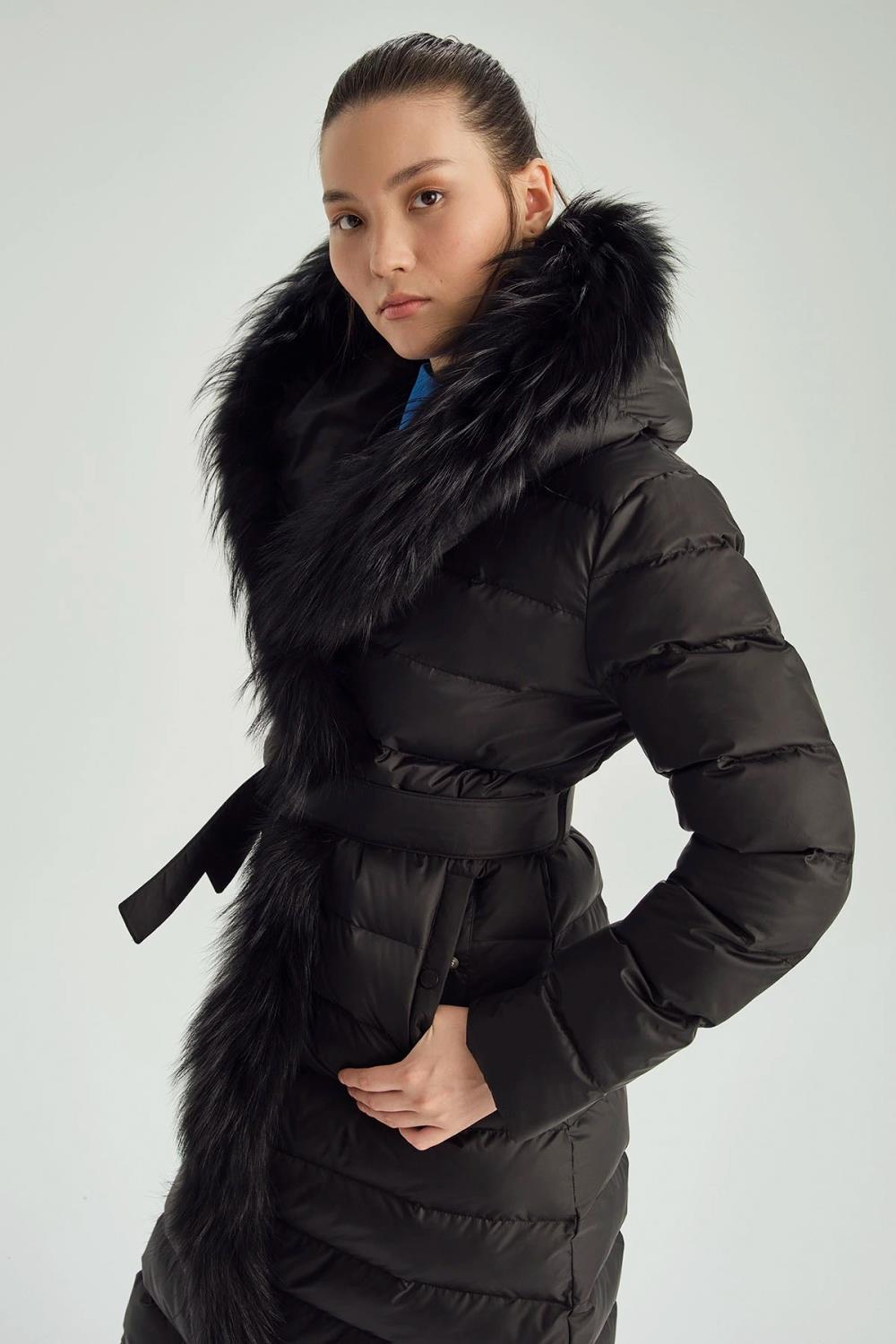 Milano Kapüşonlu Kürklü Kuşaklı Şişme Kadın Kaban